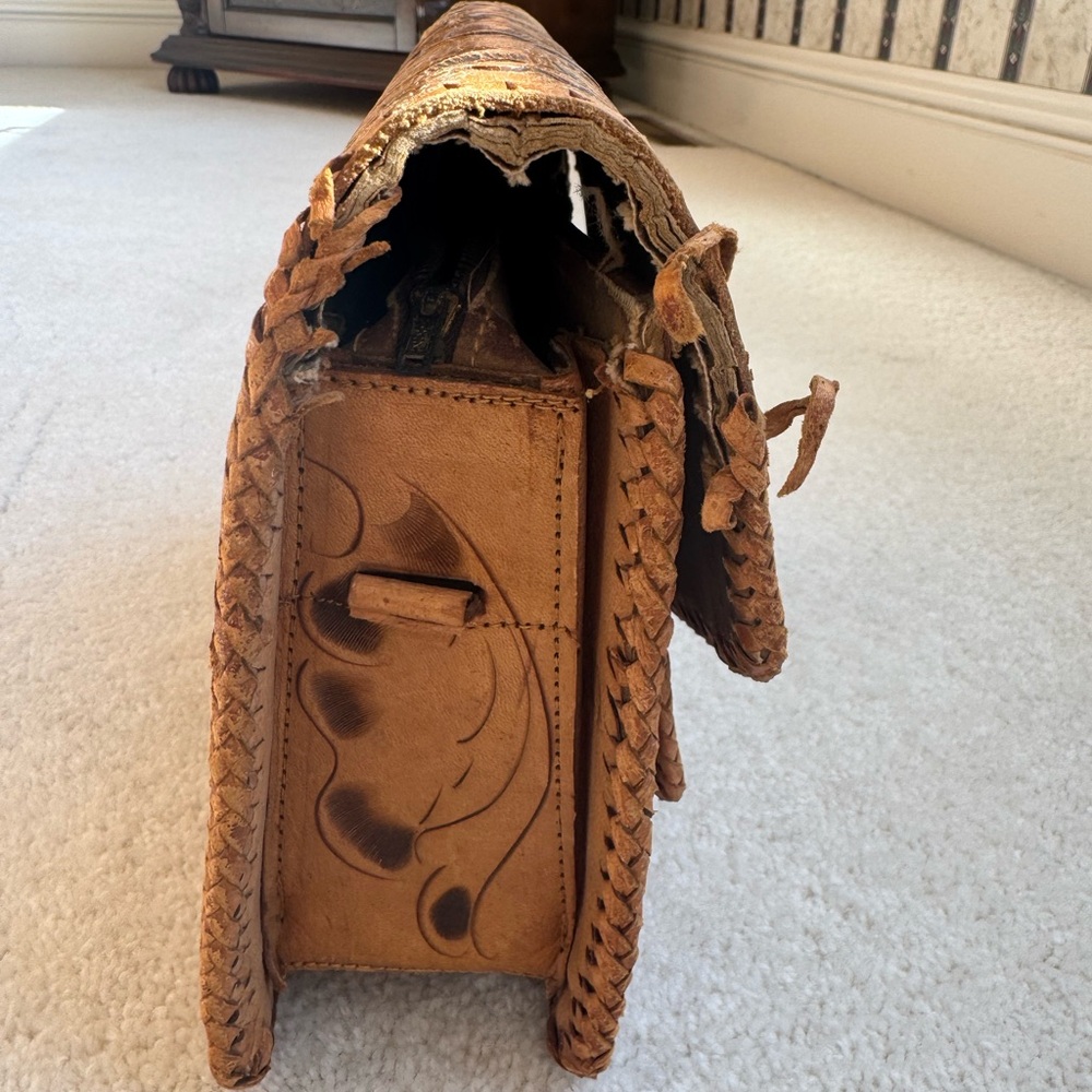 Vintage 1950s Flora Tooled Leather Bag - Picture 5 of 6